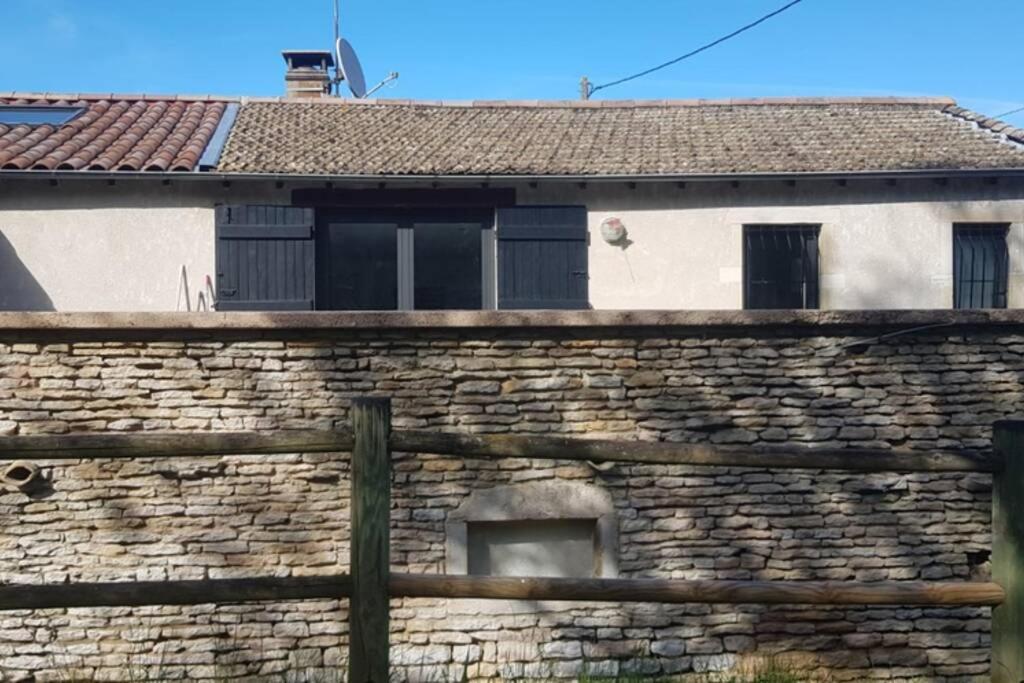 Vila Maisonnette Sur La Voie Verte A Berze La Ville Exteriér fotografie